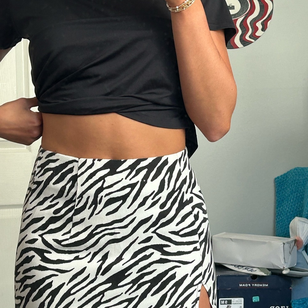 SHEIN Black and White Mini Pencil Skirt with Slit